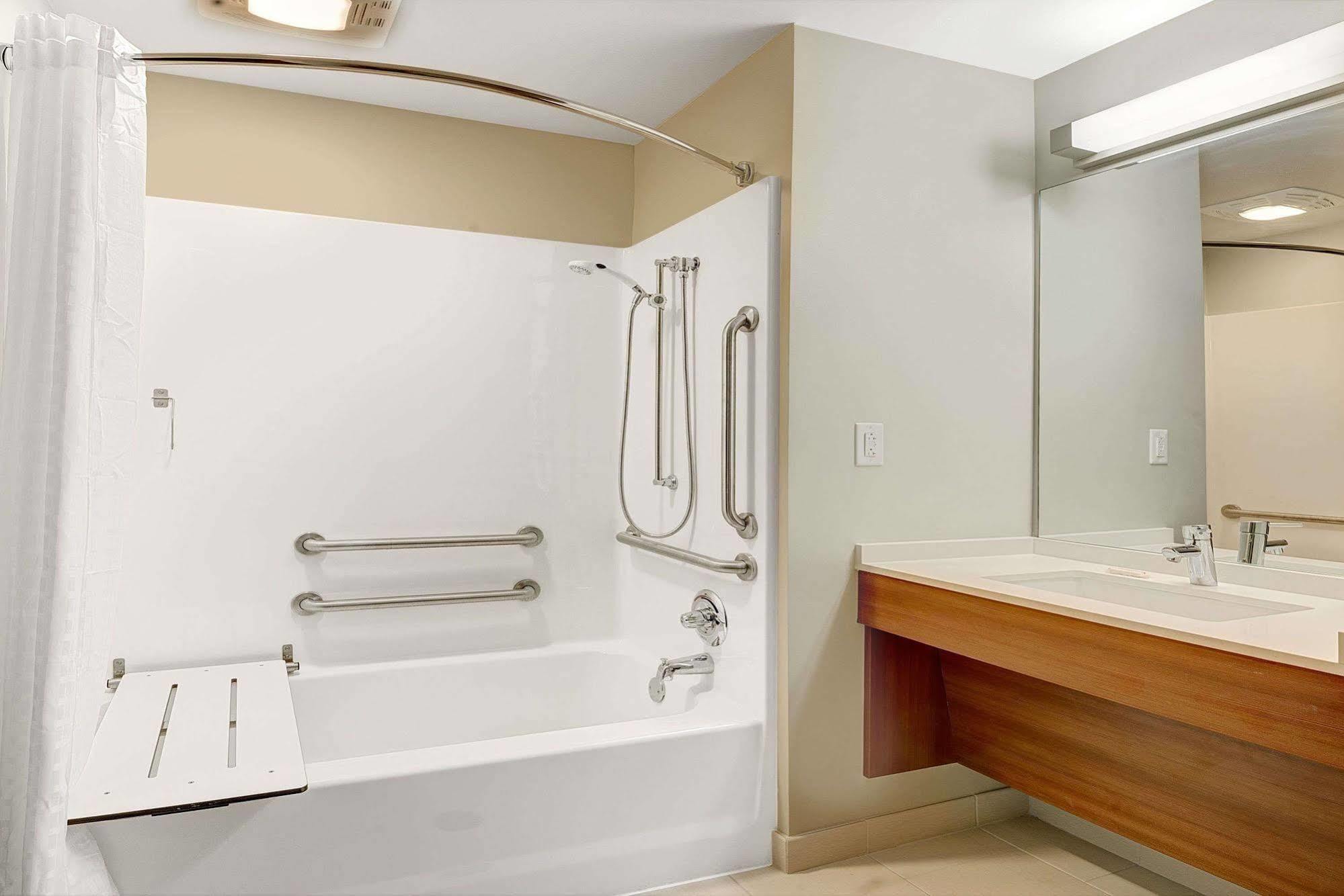 Microtel Inn & Suites By Wyndham Philadelphia Airport Ridley Park Eksteriør billede